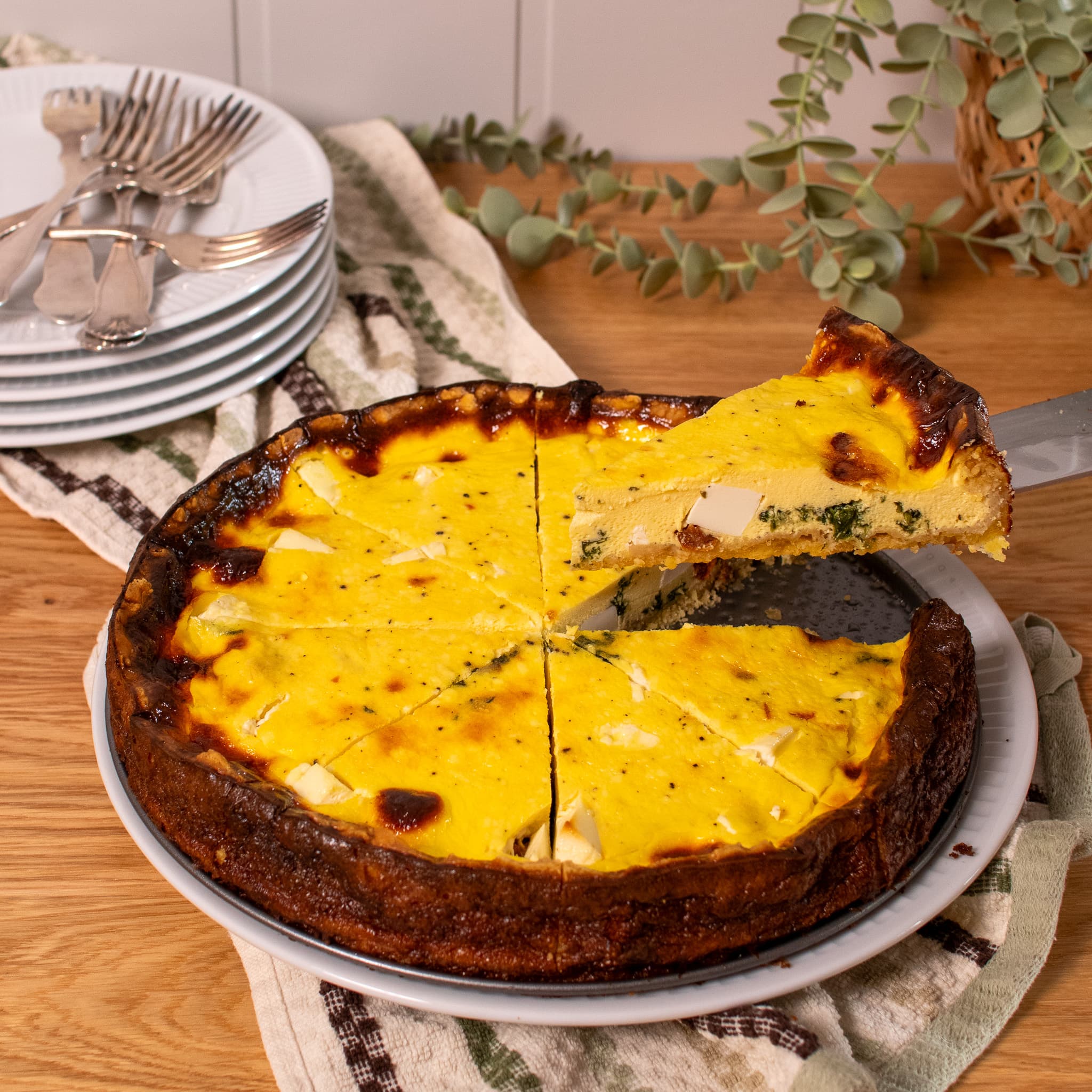 pai med fetaost, spinat og soltørket tomat